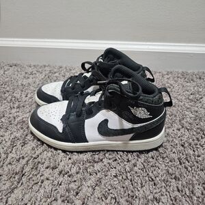 NIKE JORDAN MID TOP PANDA ELELPHANT SNEAKERS Youth Size 1